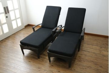 中古　超美品　展示品!!　ガーデンファニチャー　ジゼル(GISELE)　上質な時間を演出するモダンなデザインが魅力のサンラウンジャー2脚セット(デッキチェア、ビーチベッド、リゾートチェア、バラ売り可能)(定価2台で約80万円)(R-083549)