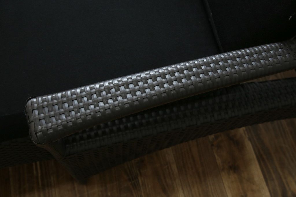 中古　超美品　展示品!!　ガーデンファニチャー　ジゼル(GISELE)　上質な時間を演出するモダンなデザインが魅力のサンラウンジャー2脚セット(デッキチェア、ビーチベッド、リゾートチェア、バラ売り可能)(定価2台で約80万円)(R-083549)