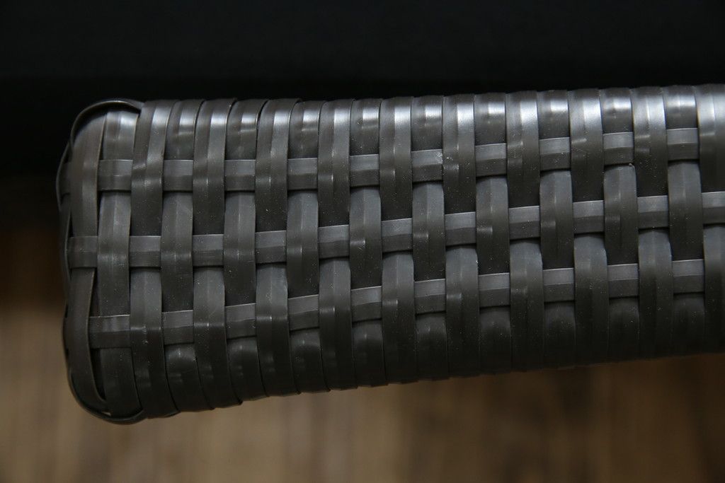 中古　超美品　展示品!!　ガーデンファニチャー　ジゼル(GISELE)　上質な時間を演出するモダンなデザインが魅力のサンラウンジャー2脚セット(デッキチェア、ビーチベッド、リゾートチェア、バラ売り可能)(定価2台で約80万円)(R-083549)