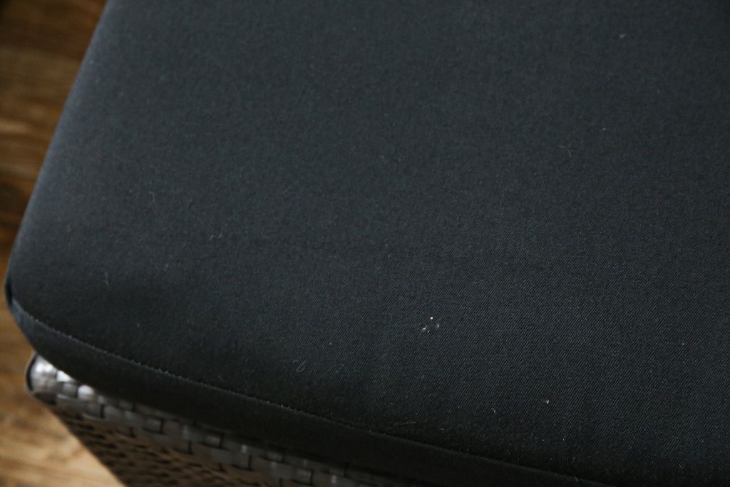 中古　超美品　展示品!!　ガーデンファニチャー　ジゼル(GISELE)　上質な時間を演出するモダンなデザインが魅力のサンラウンジャー2脚セット(デッキチェア、ビーチベッド、リゾートチェア、バラ売り可能)(定価2台で約80万円)(R-083549)