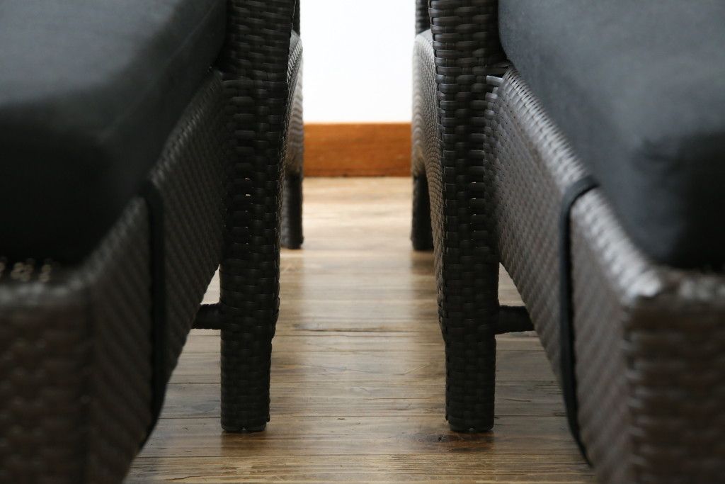 中古　超美品　展示品!!　ガーデンファニチャー　ジゼル(GISELE)　上質な時間を演出するモダンなデザインが魅力のサンラウンジャー2脚セット(デッキチェア、ビーチベッド、リゾートチェア、バラ売り可能)(定価2台で約80万円)(R-083549)