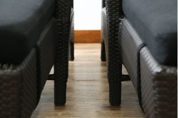 中古　超美品　展示品!!　ガーデンファニチャー　ジゼル(GISELE)　上質な時間を演出するモダンなデザインが魅力のサンラウンジャー2脚セット(デッキチェア、ビーチベッド、リゾートチェア、バラ売り可能)(定価2台で約80万円)(R-083549)