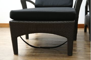 中古　超美品　展示品!!　ガーデンファニチャー　ジゼル(GISELE)　上質な時間を演出するモダンなデザインが魅力のサンラウンジャー2脚セット(デッキチェア、ビーチベッド、リゾートチェア、バラ売り可能)(定価2台で約80万円)(R-083549)