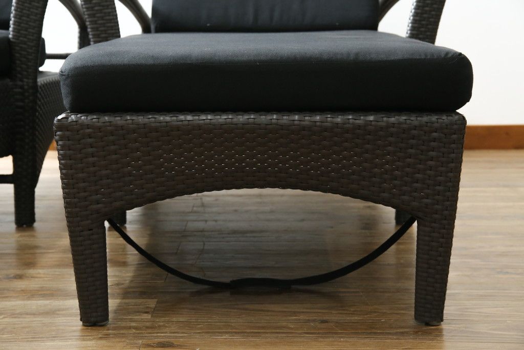 中古　超美品　展示品!!　ガーデンファニチャー　ジゼル(GISELE)　上質な時間を演出するモダンなデザインが魅力のサンラウンジャー2脚セット(デッキチェア、ビーチベッド、リゾートチェア、バラ売り可能)(定価2台で約80万円)(R-083549)