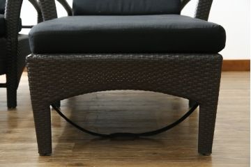 中古　超美品　展示品!!　ガーデンファニチャー　ジゼル(GISELE)　上質な時間を演出するモダンなデザインが魅力のサンラウンジャー2脚セット(デッキチェア、ビーチベッド、リゾートチェア、バラ売り可能)(定価2台で約80万円)(R-083549)