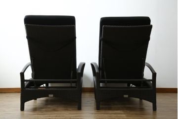 中古　超美品　展示品!!　ガーデンファニチャー　ジゼル(GISELE)　上質な時間を演出するモダンなデザインが魅力のサンラウンジャー2脚セット(デッキチェア、ビーチベッド、リゾートチェア、バラ売り可能)(定価2台で約80万円)(R-083549)