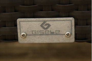 中古　超美品　展示品!!　ガーデンファニチャー　ジゼル(GISELE)　上質な時間を演出するモダンなデザインが魅力のサンラウンジャー2脚セット(デッキチェア、ビーチベッド、リゾートチェア、バラ売り可能)(定価2台で約80万円)(R-083549)