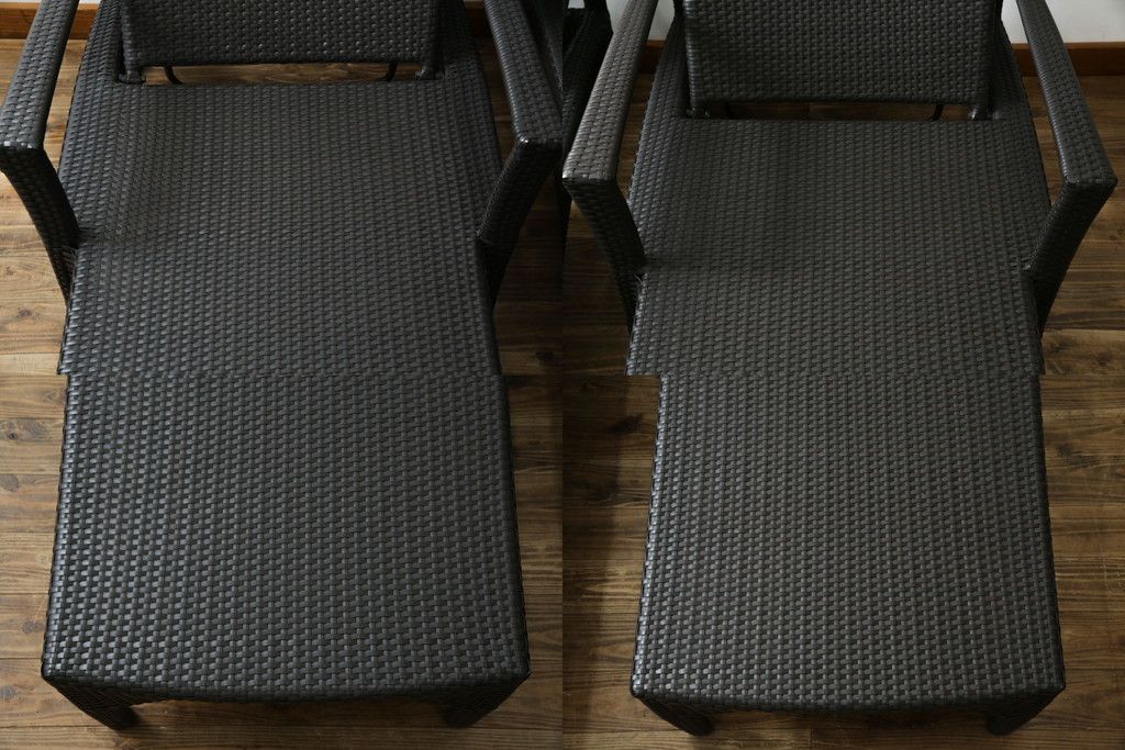 中古　超美品　展示品!!　ガーデンファニチャー　ジゼル(GISELE)　上質な時間を演出するモダンなデザインが魅力のサンラウンジャー2脚セット(デッキチェア、ビーチベッド、リゾートチェア、バラ売り可能)(定価2台で約80万円)(R-083549)