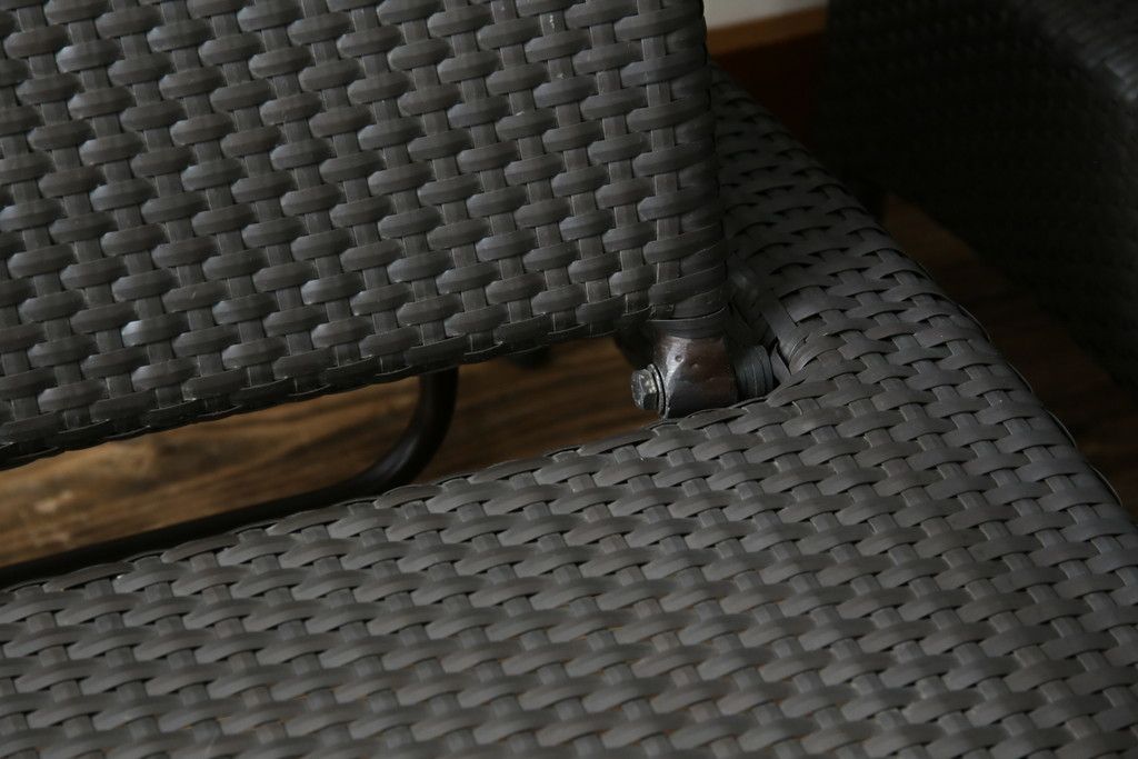 中古　超美品　展示品!!　ガーデンファニチャー　ジゼル(GISELE)　上質な時間を演出するモダンなデザインが魅力のサンラウンジャー2脚セット(デッキチェア、ビーチベッド、リゾートチェア、バラ売り可能)(定価2台で約80万円)(R-083549)