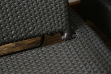 中古　超美品　展示品!!　ガーデンファニチャー　ジゼル(GISELE)　上質な時間を演出するモダンなデザインが魅力のサンラウンジャー2脚セット(デッキチェア、ビーチベッド、リゾートチェア、バラ売り可能)(定価2台で約80万円)(R-083549)