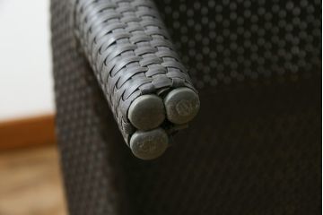 中古　超美品　展示品!!　ガーデンファニチャー　ジゼル(GISELE)　上質な時間を演出するモダンなデザインが魅力のサンラウンジャー2脚セット(デッキチェア、ビーチベッド、リゾートチェア、バラ売り可能)(定価2台で約80万円)(R-083549)