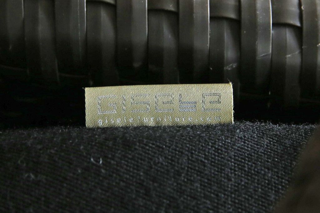 中古　超美品　展示品!!　ガーデンファニチャー　ジゼル(GISELE)　上質な時間を演出するモダンなデザインが魅力のサンラウンジャー2脚セット(デッキチェア、ビーチベッド、リゾートチェア、バラ売り可能)(定価2台で約80万円)(R-083549)