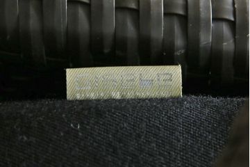 中古　超美品　展示品!!　ガーデンファニチャー　ジゼル(GISELE)　上質な時間を演出するモダンなデザインが魅力のサンラウンジャー2脚セット(デッキチェア、ビーチベッド、リゾートチェア、バラ売り可能)(定価2台で約80万円)(R-083549)