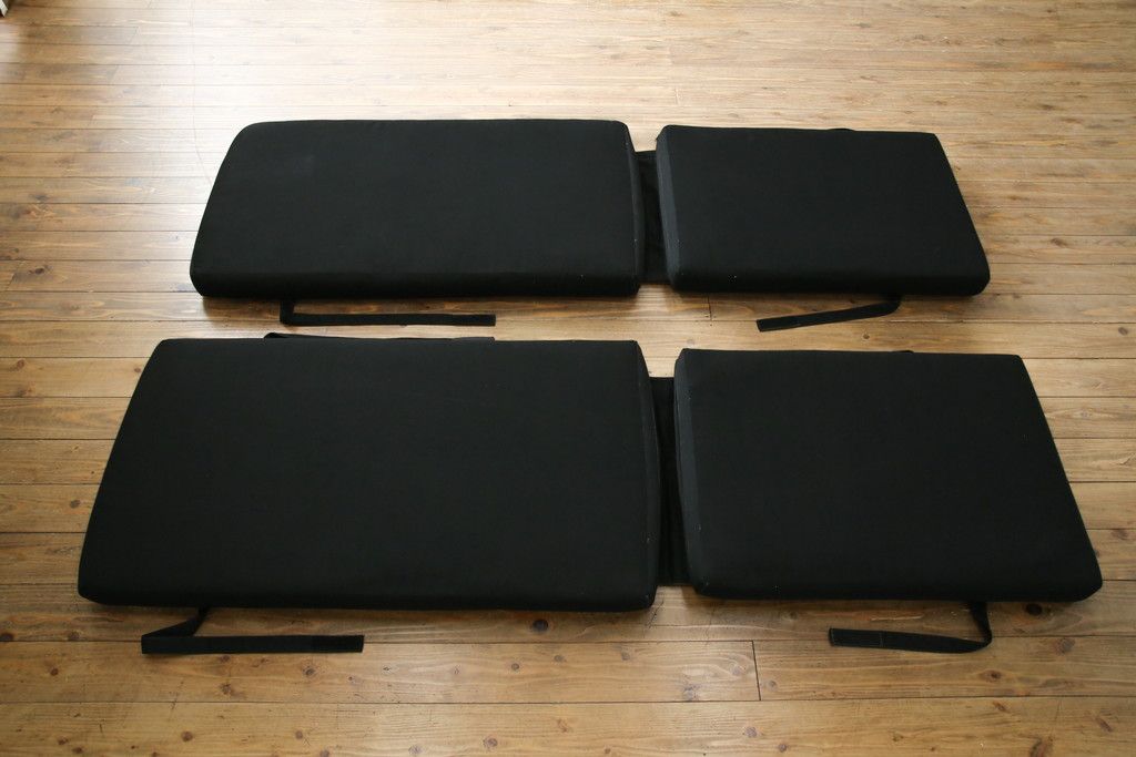 中古　超美品　展示品!!　ガーデンファニチャー　ジゼル(GISELE)　上質な時間を演出するモダンなデザインが魅力のサンラウンジャー2脚セット(デッキチェア、ビーチベッド、リゾートチェア、バラ売り可能)(定価2台で約80万円)(R-083549)