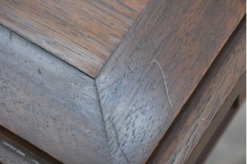 中古　maruni(マルニ木工)　地中海ロイヤルシリーズ(ROYAL)　上品で繊細な装飾が英国クラシックを彷彿とさせる引き出し付きエンドテーブル　定価約13万円　(R-083550)