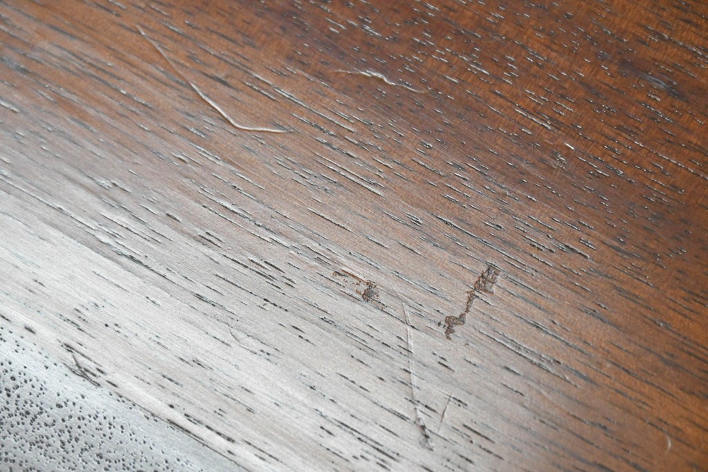 中古　maruni(マルニ木工)　地中海ロイヤルシリーズ(ROYAL)　上品で繊細な装飾が英国クラシックを彷彿とさせる引き出し付きエンドテーブル　定価約13万円　(R-083550)