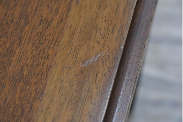 中古　maruni(マルニ木工)　地中海ロイヤルシリーズ(ROYAL)　上品で繊細な装飾が英国クラシックを彷彿とさせる引き出し付きエンドテーブル　定価約13万円　(R-083550)