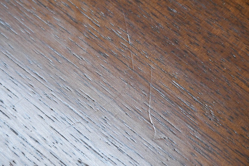 中古　maruni(マルニ木工)　地中海ロイヤルシリーズ(ROYAL)　上品で繊細な装飾が英国クラシックを彷彿とさせる引き出し付きエンドテーブル　定価約13万円　(R-083550)