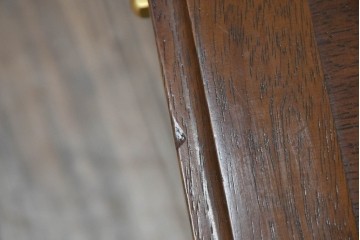 中古　maruni(マルニ木工)　地中海ロイヤルシリーズ(ROYAL)　上品で繊細な装飾が英国クラシックを彷彿とさせる引き出し付きエンドテーブル　定価約13万円　(R-083550)