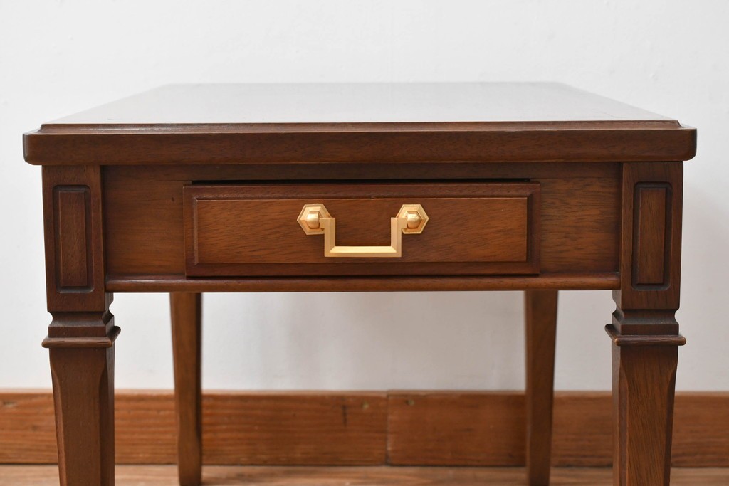 中古　maruni(マルニ木工)　地中海ロイヤルシリーズ(ROYAL)　上品で繊細な装飾が英国クラシックを彷彿とさせる引き出し付きエンドテーブル　定価約13万円　(R-083550)