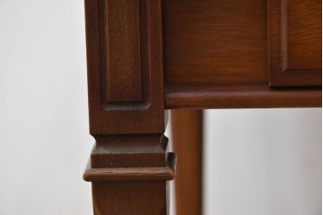 中古　maruni(マルニ木工)　地中海ロイヤルシリーズ(ROYAL)　上品で繊細な装飾が英国クラシックを彷彿とさせる引き出し付きエンドテーブル　定価約13万円　(R-083550)