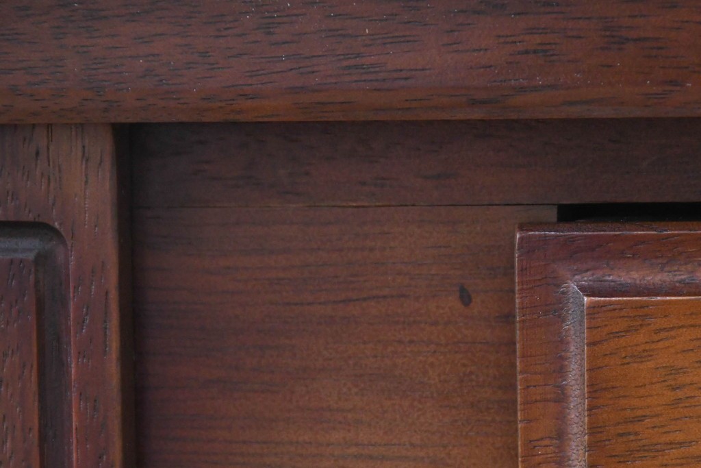 中古　maruni(マルニ木工)　地中海ロイヤルシリーズ(ROYAL)　上品で繊細な装飾が英国クラシックを彷彿とさせる引き出し付きエンドテーブル　定価約13万円　(R-083550)