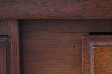 中古　maruni(マルニ木工)　地中海ロイヤルシリーズ(ROYAL)　上品で繊細な装飾が英国クラシックを彷彿とさせる引き出し付きエンドテーブル　定価約13万円　(R-083550)