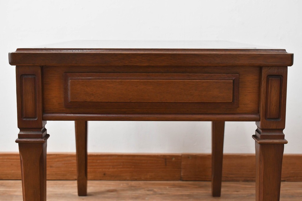 中古　maruni(マルニ木工)　地中海ロイヤルシリーズ(ROYAL)　上品で繊細な装飾が英国クラシックを彷彿とさせる引き出し付きエンドテーブル　定価約13万円　(R-083550)