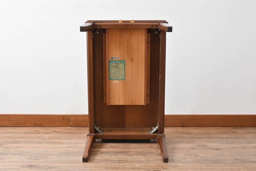 中古　maruni(マルニ木工)　地中海ロイヤルシリーズ(ROYAL)　上品で繊細な装飾が英国クラシックを彷彿とさせる引き出し付きエンドテーブル　定価約13万円　(R-083550)