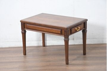 中古　美品　maruni(マルニ木工)　地中海ロイヤルシリーズ(ROYAL)　上品で繊細な装飾が英国クラシックを彷彿とさせる引き出し付きエンドテーブル(サイドテーブル、コーヒーテーブル、ナイトテーブル、花台、飾り台)(定価約13万円)(R-083550)
