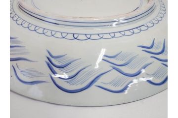 江戸期　太明成化年製　古伊万里　染付　孔雀　約59cm　1尺9寸　写実的な筆致と繊細な濃淡が空間に存在感を放つ大皿(鳥、花、和皿、和食器、尺皿、一尺九寸)(R-083551)