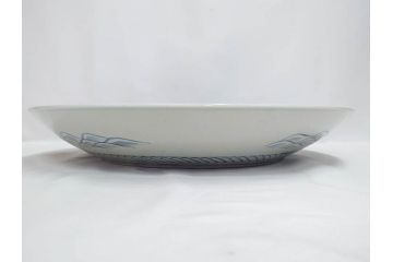 江戸期　太明成化年製　古伊万里　染付　蛸唐草　南蛮人　南蛮船　約58cm　1尺9寸　細部まで丁寧に描かれた跳躍感ある表現が目を引く大皿(馬、人物、舟、風景、和皿、和食器、尺皿、一尺九寸)(R-083552)