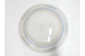 江戸期　太明成化年製　古伊万里　染付　蛸唐草　南蛮人　南蛮船　約58cm　1尺9寸　細部まで丁寧に描かれた跳躍感ある表現が目を引く大皿(馬、人物、舟、風景、和皿、和食器、尺皿、一尺九寸)(R-083552)