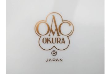 大倉陶園(OKURA、OAC)　ブルーローズ　高さ 約36cm　空間に凛とした気品を添える花瓶(バラ、薔薇、金彩、花器、花生、花入、フラワーベース、白磁、共箱付)(R-083553)