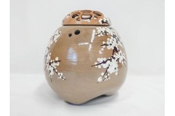 永楽善五郎　乾山写　梅絵　透かし　空間に格調高い趣を添える手焙(手あぶり、即中斎書付、茶道具、裏印、共箱付)(R-083555)