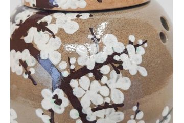 永楽善五郎　乾山写　梅絵　透かし　空間に格調高い趣を添える手焙(手あぶり、即中斎書付、茶道具、裏印、共箱付)(R-083555)