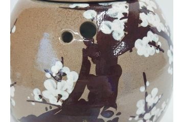 永楽善五郎　乾山写　梅絵　透かし　空間に格調高い趣を添える手焙(手あぶり、即中斎書付、茶道具、裏印、共箱付)(R-083555)