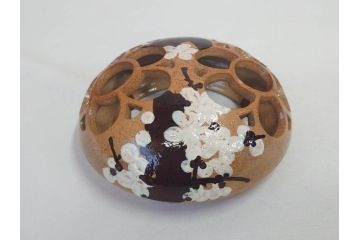 永楽善五郎　乾山写　梅絵　透かし　空間に格調高い趣を添える手焙(手あぶり、即中斎書付、茶道具、裏印、共箱付)(R-083555)