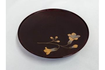 都筑幸哉作　輪島塗　蒔絵　松溜塗　桐の花　雅な佇まいの銘々盆10客セット(お盆、トレイ、トレー、銘々皿、木製、漆器、和食器、共箱付)(R-083556)