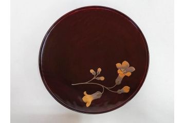 都筑幸哉作　輪島塗　蒔絵　松溜塗　桐の花　雅な佇まいの銘々盆10客セット(お盆、トレイ、トレー、銘々皿、木製、漆器、和食器、共箱付)(R-083556)