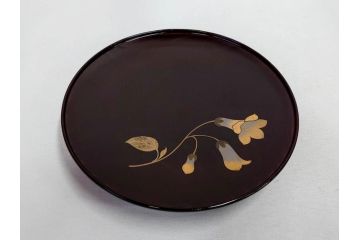 都筑幸哉作　輪島塗　蒔絵　松溜塗　桐の花　雅な佇まいの銘々盆10客セット(お盆、トレイ、トレー、銘々皿、木製、漆器、和食器、共箱付)(R-083556)