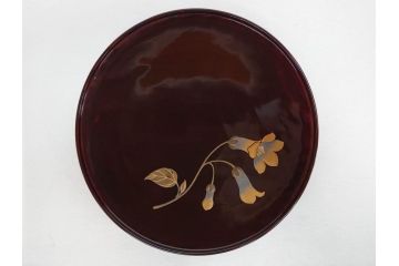 都筑幸哉作　輪島塗　蒔絵　松溜塗　桐の花　雅な佇まいの銘々盆10客セット(お盆、トレイ、トレー、銘々皿、木製、漆器、和食器、共箱付)(R-083556)