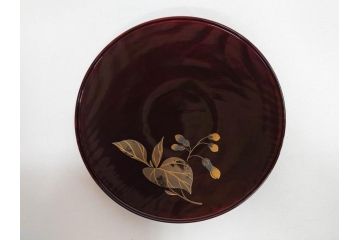 都筑幸哉作　輪島塗　蒔絵　松溜塗　桐の花　雅な佇まいの銘々盆10客セット(お盆、トレイ、トレー、銘々皿、木製、漆器、和食器、共箱付)(R-083556)