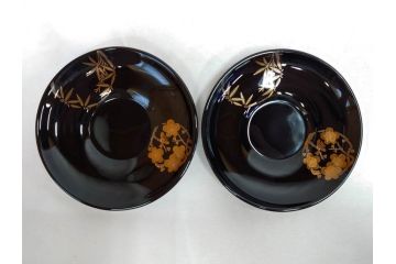古今菁峰　輪島塗　蒔絵　五聖模様　花の丸　空間に優美な彩りを添える卓上膳・銘々皿・茶托 各5客セット(松、竹、梅、木製、漆器、漆芸、お膳、御膳、お盆、茶道具、菓子器、小皿、和食器、和皿、草花、共箱付)(R-083557)