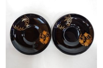 古今菁峰　輪島塗　蒔絵　五聖模様　花の丸　空間に優美な彩りを添える卓上膳・銘々皿・茶托 各5客セット(松、竹、梅、木製、漆器、漆芸、お膳、御膳、お盆、茶道具、菓子器、小皿、和食器、和皿、草花、共箱付)(R-083557)