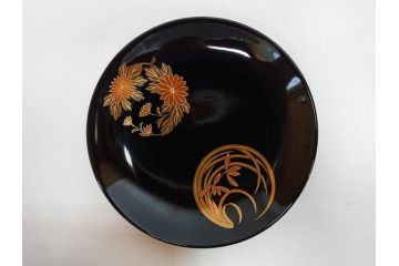 古今菁峰　輪島塗　蒔絵　五聖模様　花の丸　空間に優美な彩りを添える卓上膳・銘々皿・茶托 各5客セット(松、竹、梅、木製、漆器、漆芸、お膳、御膳、お盆、茶道具、菓子器、小皿、和食器、和皿、草花、共箱付)(R-083557)