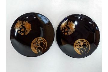 古今菁峰　輪島塗　蒔絵　五聖模様　花の丸　空間に優美な彩りを添える卓上膳・銘々皿・茶托 各5客セット(松、竹、梅、木製、漆器、漆芸、お膳、御膳、お盆、茶道具、菓子器、小皿、和食器、和皿、草花、共箱付)(R-083557)