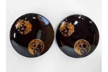 古今菁峰　輪島塗　蒔絵　五聖模様　花の丸　空間に優美な彩りを添える卓上膳・銘々皿・茶托 各5客セット(松、竹、梅、木製、漆器、漆芸、お膳、御膳、お盆、茶道具、菓子器、小皿、和食器、和皿、草花、共箱付)(R-083557)