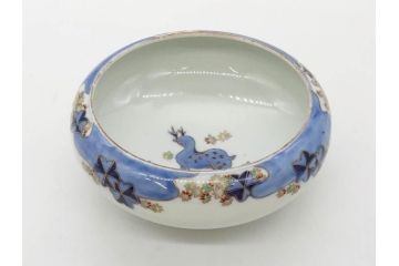 明治〜大正期　久富季九郎作　蔵春亭久富製　有田焼　鹿と紅葉　染付　金彩　色絵　深皿　約19cm　6.1寸　優雅なデザインが見る人の心を和ませる鉢(和皿、中皿、和食器、六寸一分)(R-083561)