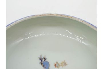 明治〜大正期　久富季九郎作　蔵春亭久富製　有田焼　鹿と紅葉　染付　金彩　色絵　深皿　約19cm　6.1寸　優雅なデザインが見る人の心を和ませる鉢(和皿、中皿、和食器、六寸一分)(R-083561)